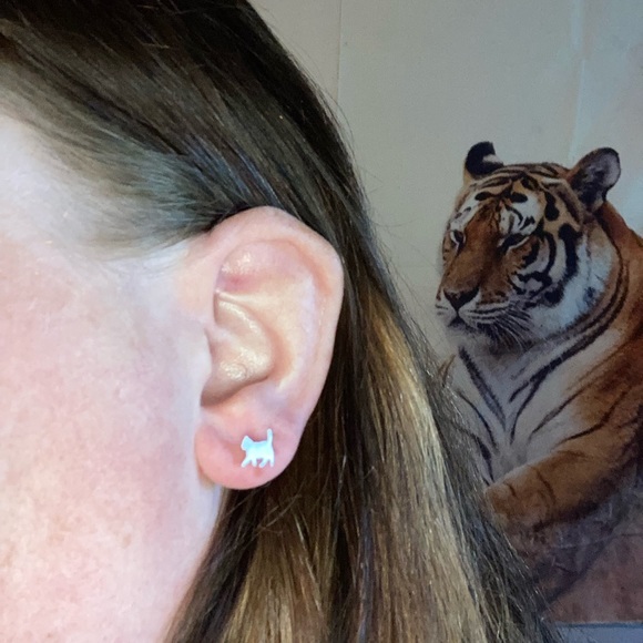 Dainty Kitty Earrings! - Picture 3 of 7